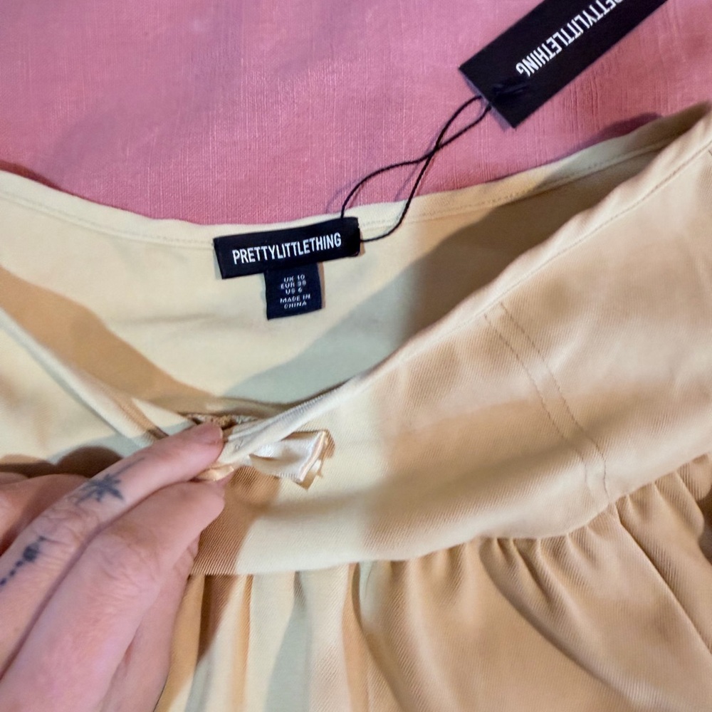 PrettyLittleThing Ivory Layered Ruffle Skorts - Picture 2 of 5